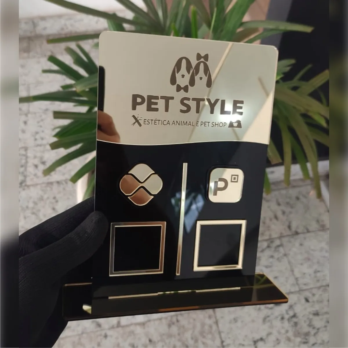 display placa 2 qr code